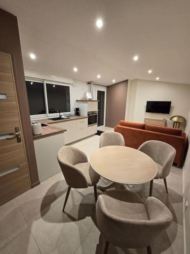 Pleurtuit Apartment | À L'ombre Du Pêcher
