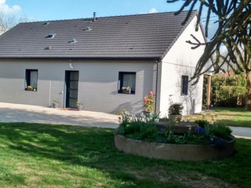 Saint-Martin-d'Ecublei House | Écogîte confortable avec jardin clos, adapté PMR, proche de la forêt et de L'Aigle, jusqu'à 8 pers. - FR-1-497-23