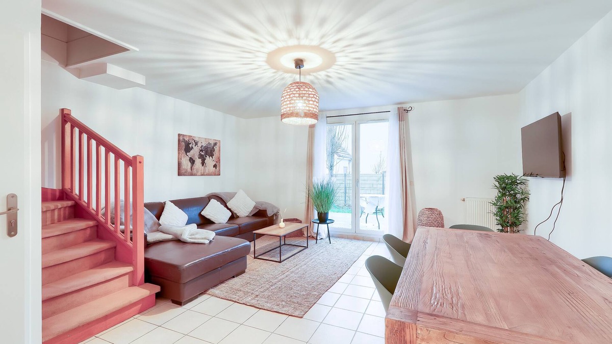 Cormeilles-en-Parisis House | Élégance Familiale - Confort & Jardin