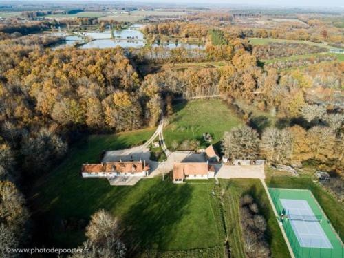 Jouy-le-Potier House | Évasion en Sologne : Gîte PMR, Billard, Tennis & Nature Proche Châteaux de la Loire - FR-1-590-420