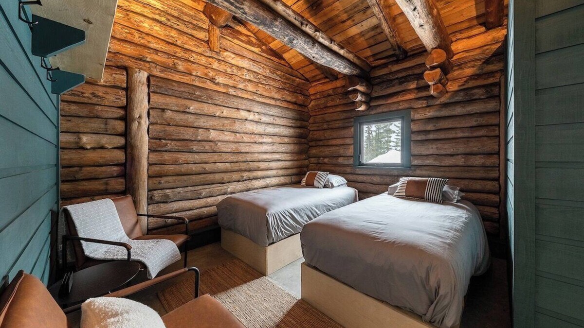 Saint-Simeon Cabin | ÖBois Charlevoix: L'Écurie 1 (bedroom)