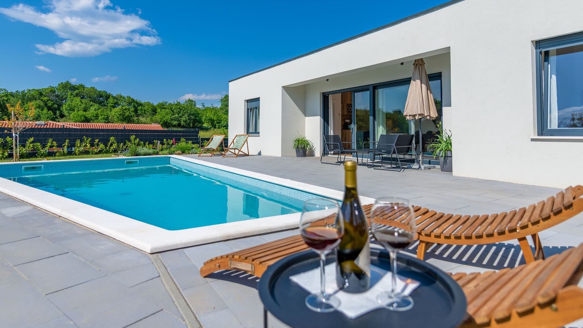 Sveta Nedelja Villa | Üppige Villa: Pool & Eingezäunter Garten