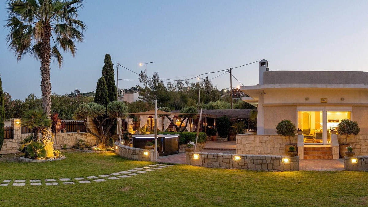 Heraklion Villa | Άνετη βίλα οικογενειακού μεγέθους με υδρομασάζ!