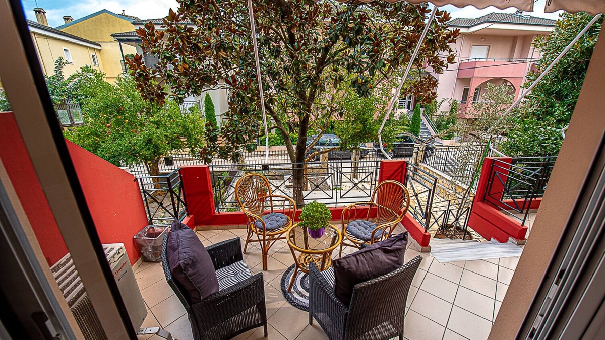 Ioannina Town Centre House | Ανακαινισμένη vintage μεζονέτα δίπλα στη λίμνη, κοντά στα δημοφιλή αξιοθέατα!