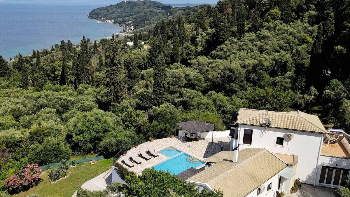 Agia Pelagia Chlomou Villa | Διώροφη Βίλα με Ιδιωτική Πισίνα BBQ & Playroom θέα στην θάλασσα