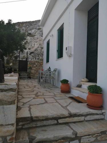 Aperathos Apartment | Με θέα το χωριό & το όρος Ζευς!