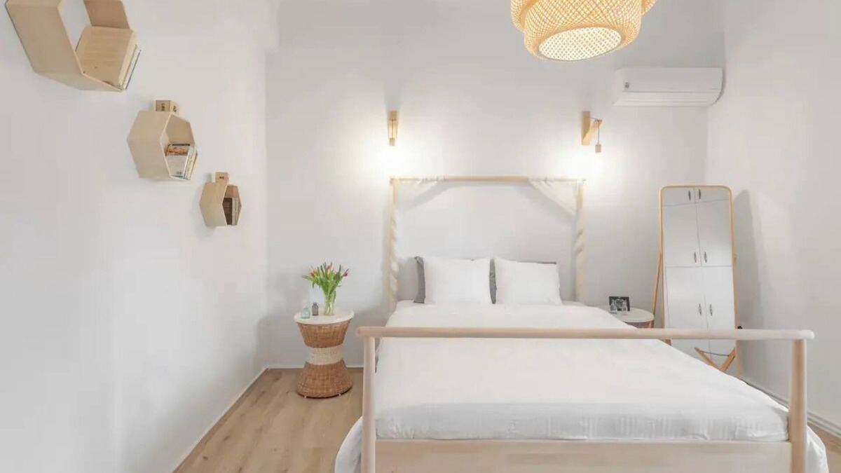 Aigaleo House | Φωτεινό μίνιμαλ διαμέρισμα 3′ απ’ το Μετρό, Διαθέτει ήσυχη αυλή