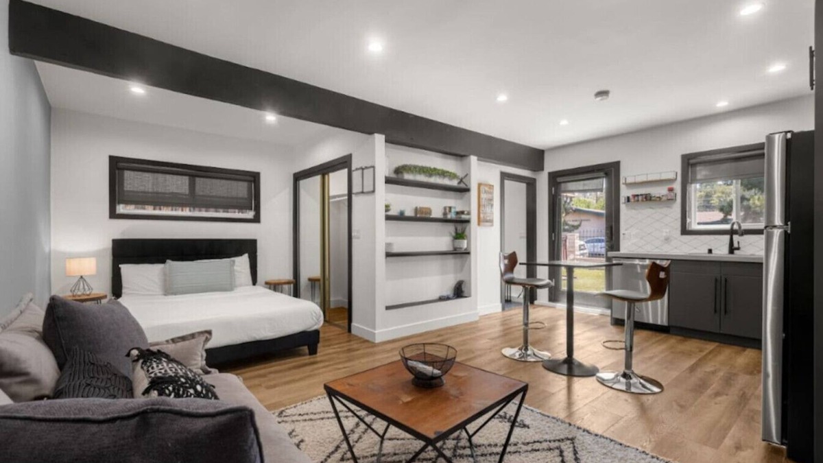 Woodland Hills House | ৎ୭ Clarendon Hideaway ৎ୭