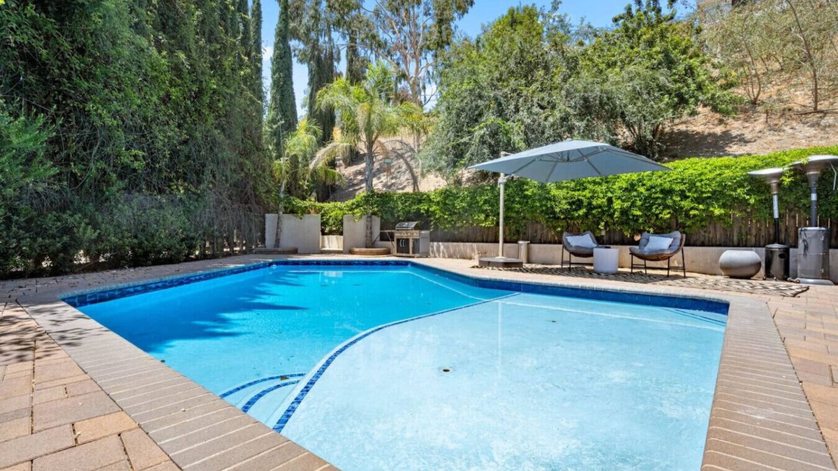 Woodland Hills House | ৎ୭ Hillside Modern Retreat ৎ୭W/pool,BBQ& MORE
