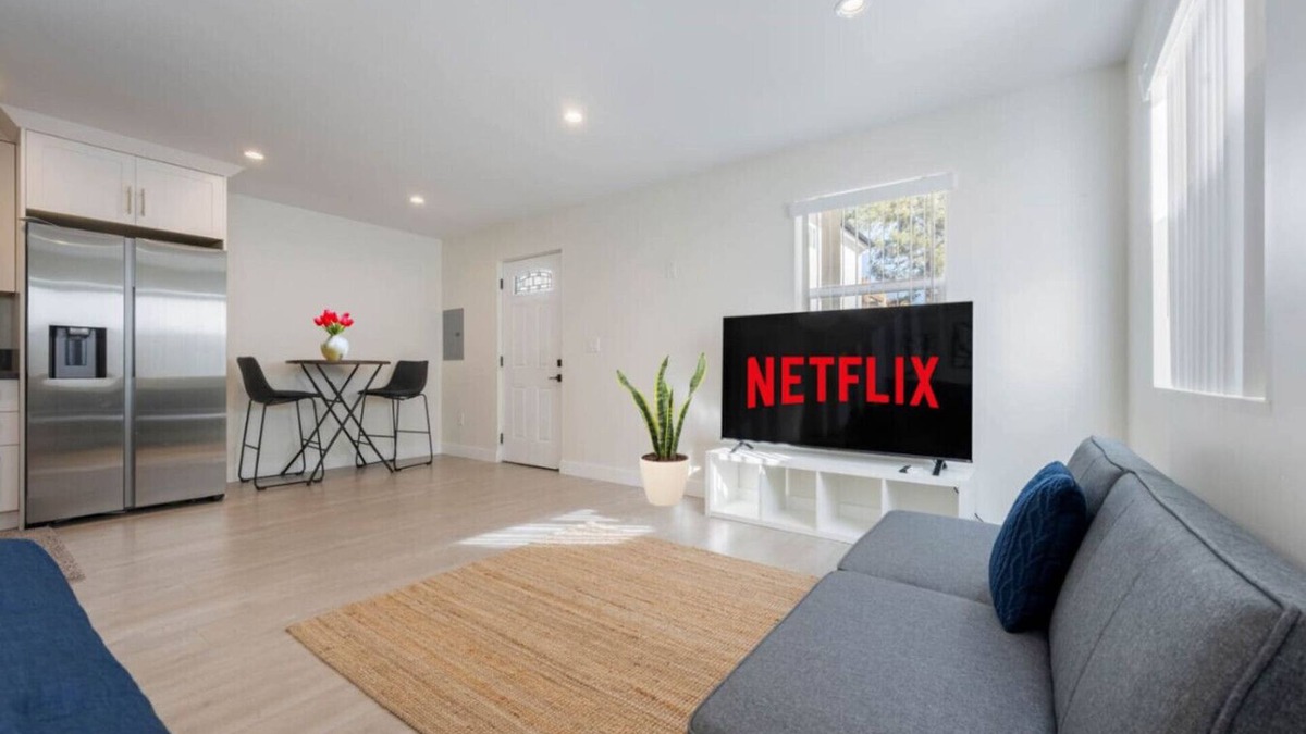 Burbank Apartment | ৎ୭Prestige Studio Haven at Burbankৎ୭ 3 beds wifi