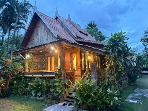 Prakhon Chai House | สวนถัง คันทรี่โอม