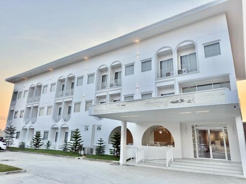 Nang Rong Hotel | โรงแรมแรบบิท Rabbit Hotel Nangrong