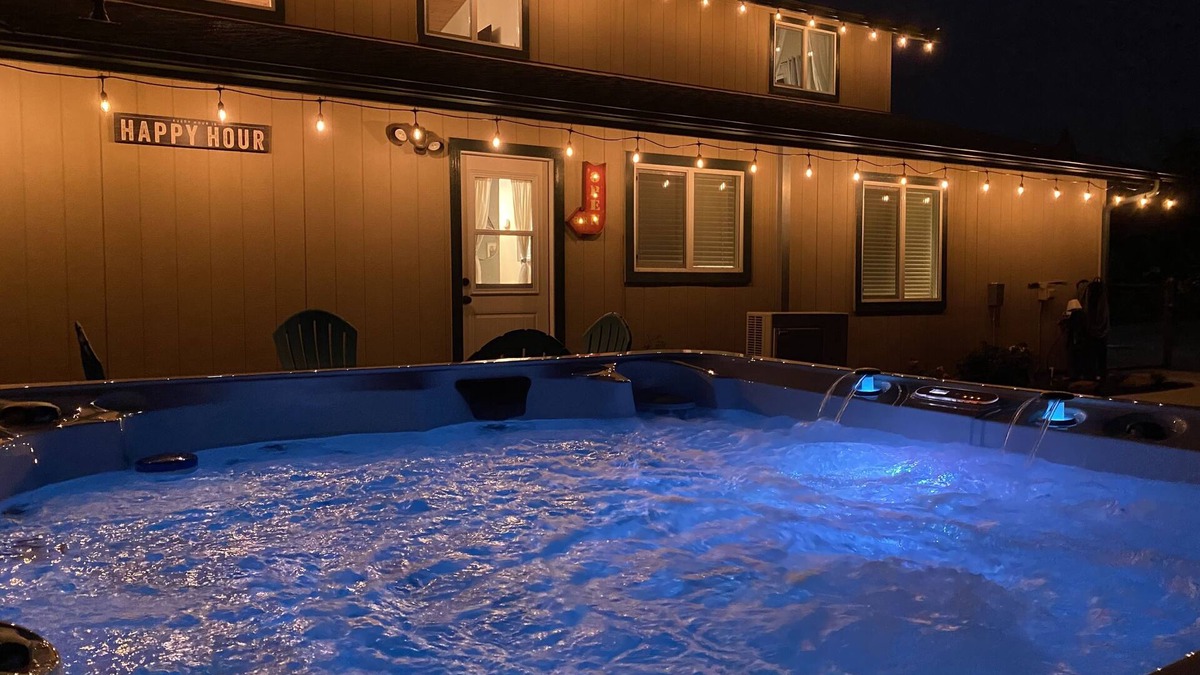 Mariposa House | ▼・ᴥ・▼ Cute Pet friendly Barn near Yosemite with a Spa