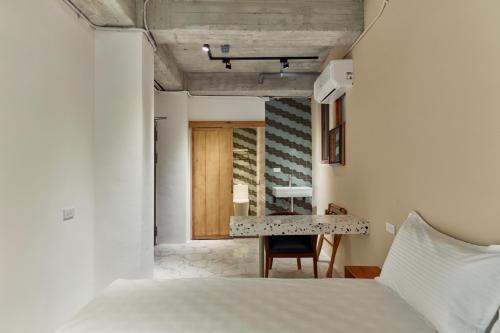 Changhua City Centre House | 三和大旅社