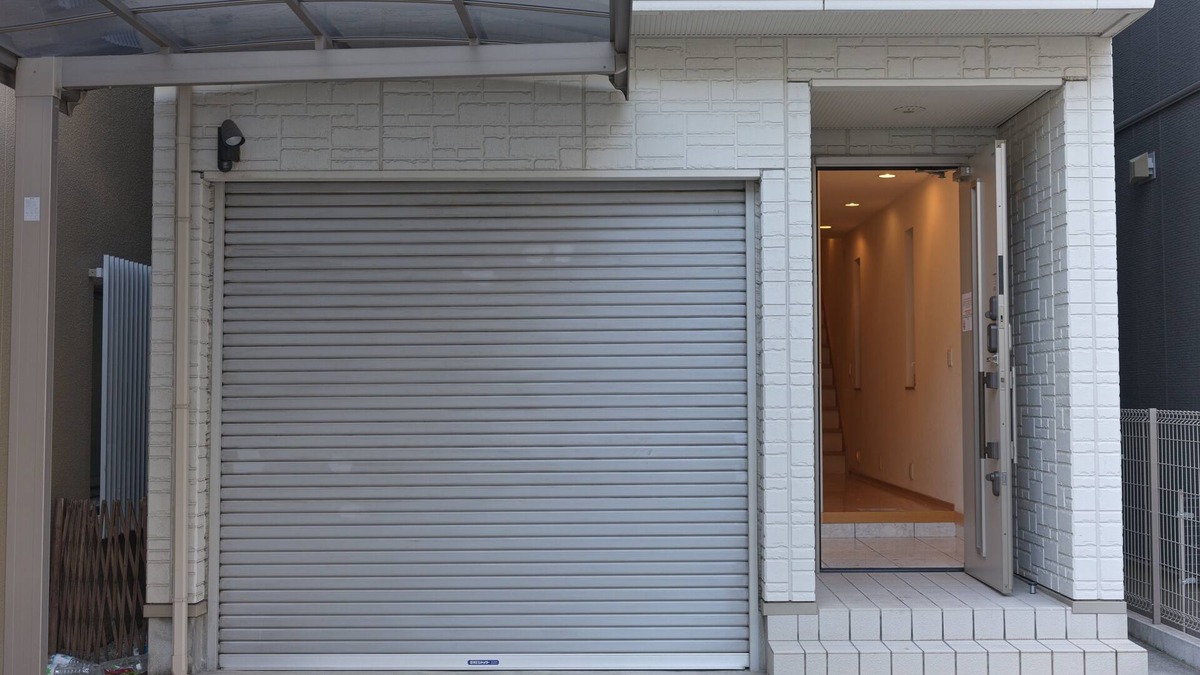Shikitsuhigashi Villa | 大阪难波闹中取静的别墅