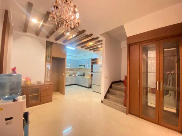 West District Villa | 天晴 包棟旅宿（近家樂福夜市）