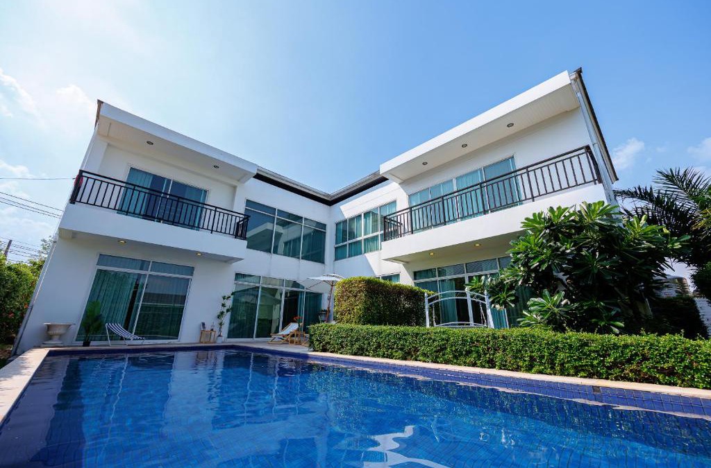 Phlabphla Villa | 曼谷市中心500平轻奢极简独栋泳池别墅