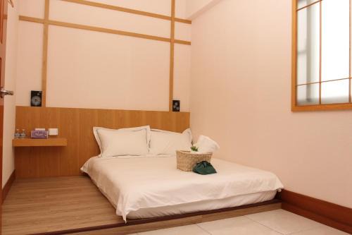 Gangshan District Bed & Breakfast | 梨幸日和 Good Days in Liko