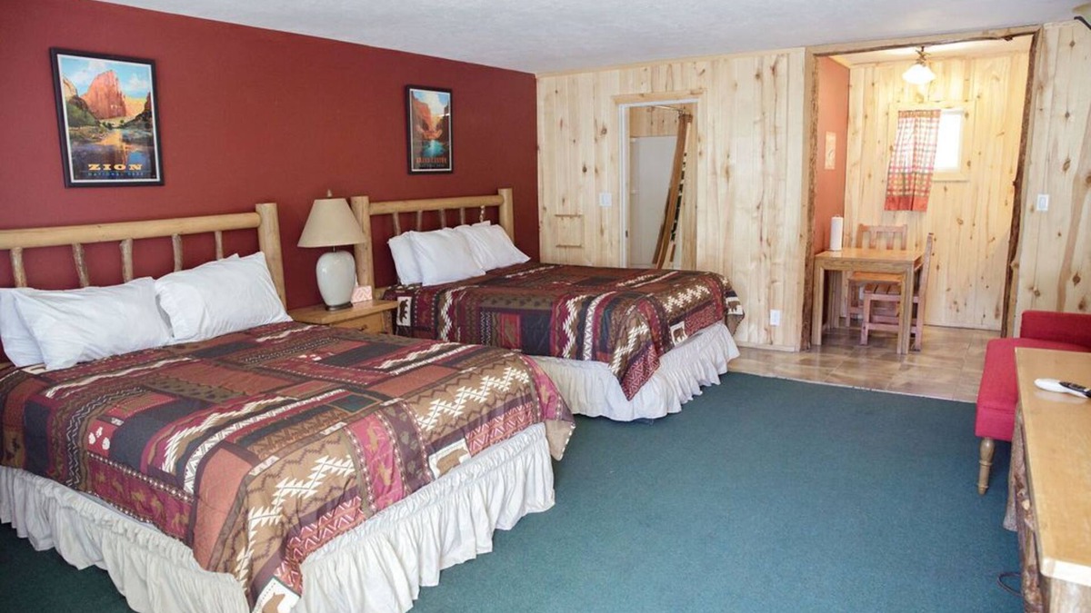 Sevier Apartment | 0129) Candy Suite 129