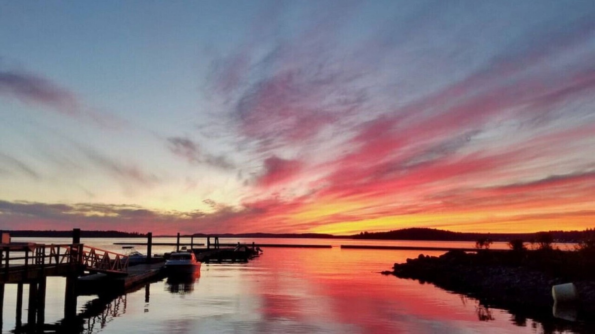 Regional District of Mount Waddington Apartment | 02 - Orca Lookout Cottage