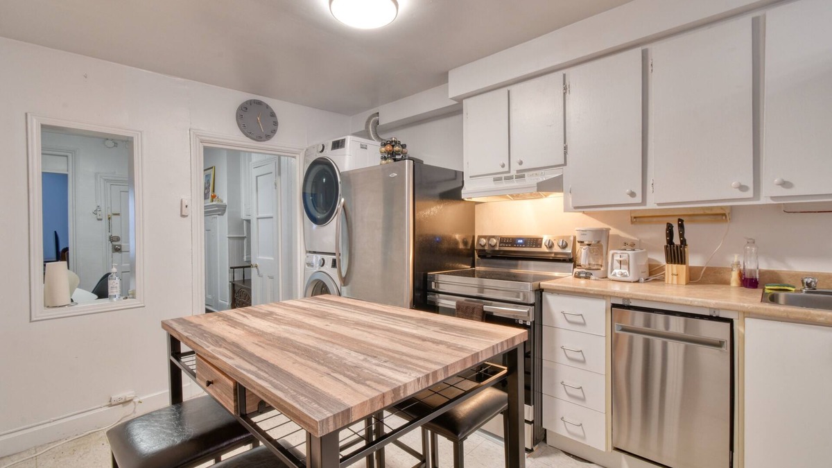 Haute-Ville House | 037 Next to the Parliament and the Grand Théâtre, apt.2 rooms + parking lot