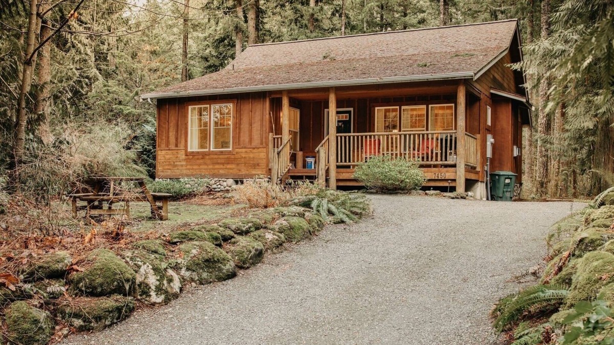 Warnick Cabin | 095GS - Hot Tub - WiFi - Pets Ok - Sleeps 4 by RedAwning