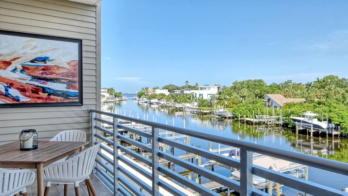 Newtown Condo | 1/1.5 Modern Waterfront Condo with Pool and Fitness Room