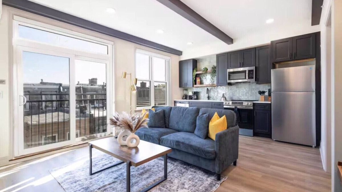 North Philadelphia West Apartment | 1/1 Across from Fairmount Park | 10 mins to DT (D)