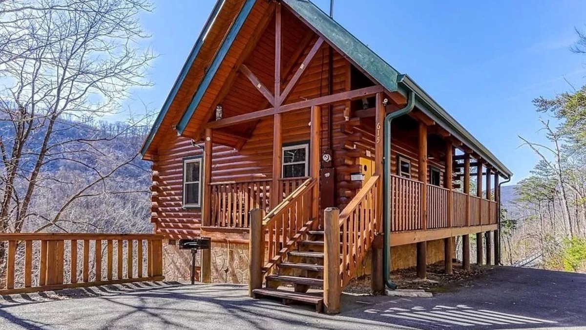 Gatlinburg Cabin | 1.1 Mi to DT Gtlbg* MtnView*HotTub*Arcade*GSMNP