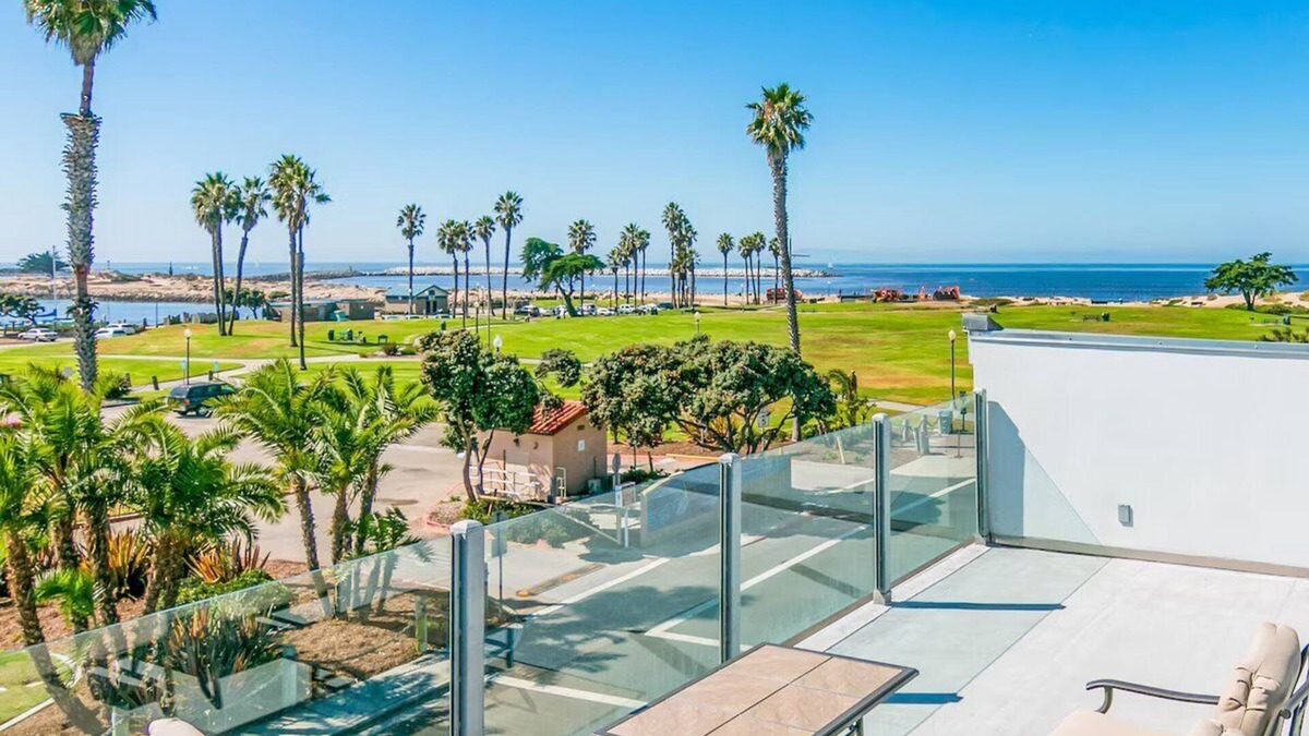 Pierpont Bay House | 1-2 Min Walk To Beach, Ocean Views W/Rooftop Deck