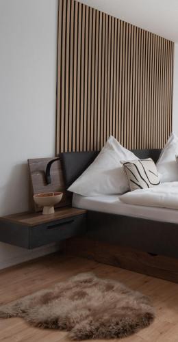 Mittel Apartment | 1-4 Gäste Wohnung W-Lan, Netflix, Amazon, Parken, Arbeitsplatz, 24h Check in ,Vollausgestattet Küche, Handtücher Seife u,v,m für Geschäftsreisende, Paare, Familien ,