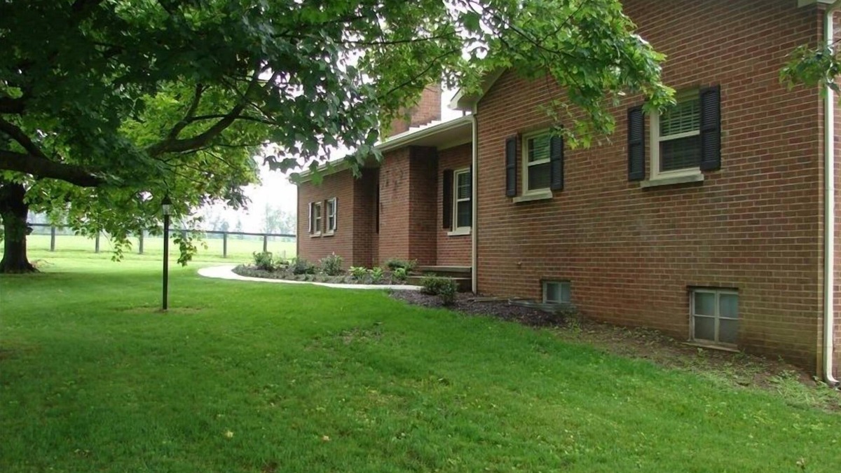 Lexington House | 1.4 Miles from the ~ KY ~ Horse ParknPremise ID 12268400-3