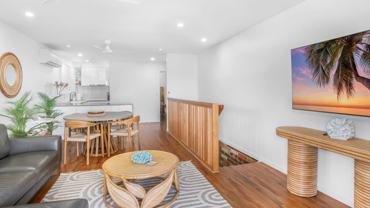 Rainbow Beach Apartment | 1/46 Manooka Drive - Rainbow Beach. Aircon. Ocean Views.