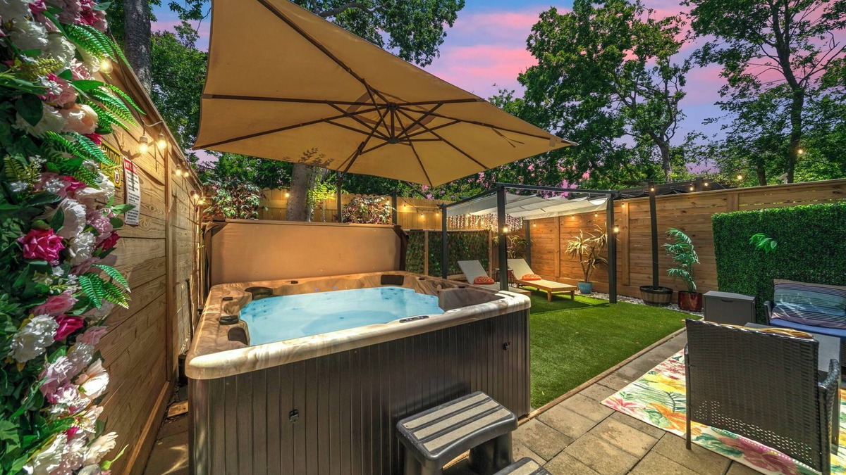 Greater Third Ward House | 1.9 miles Downtown Kingbed Hottub Botanic garden