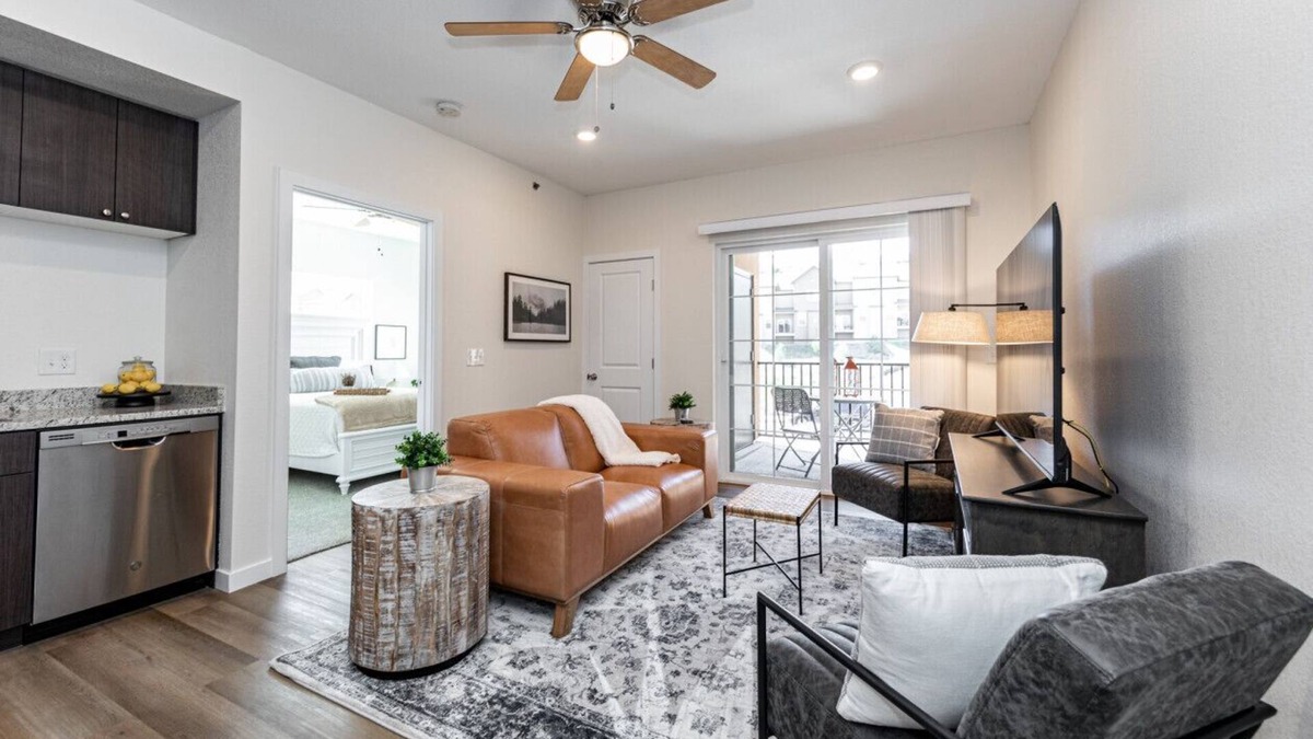 Mountain Shadows Apartment | 1 BD Cozy, Pet Friendly Luxury minutes from Garden of the Gods