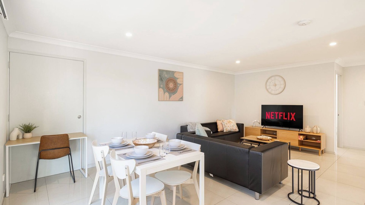 Rocklea Apartment | 1 Bdr Apt! Private Balcony! Garage Parking! 119D1