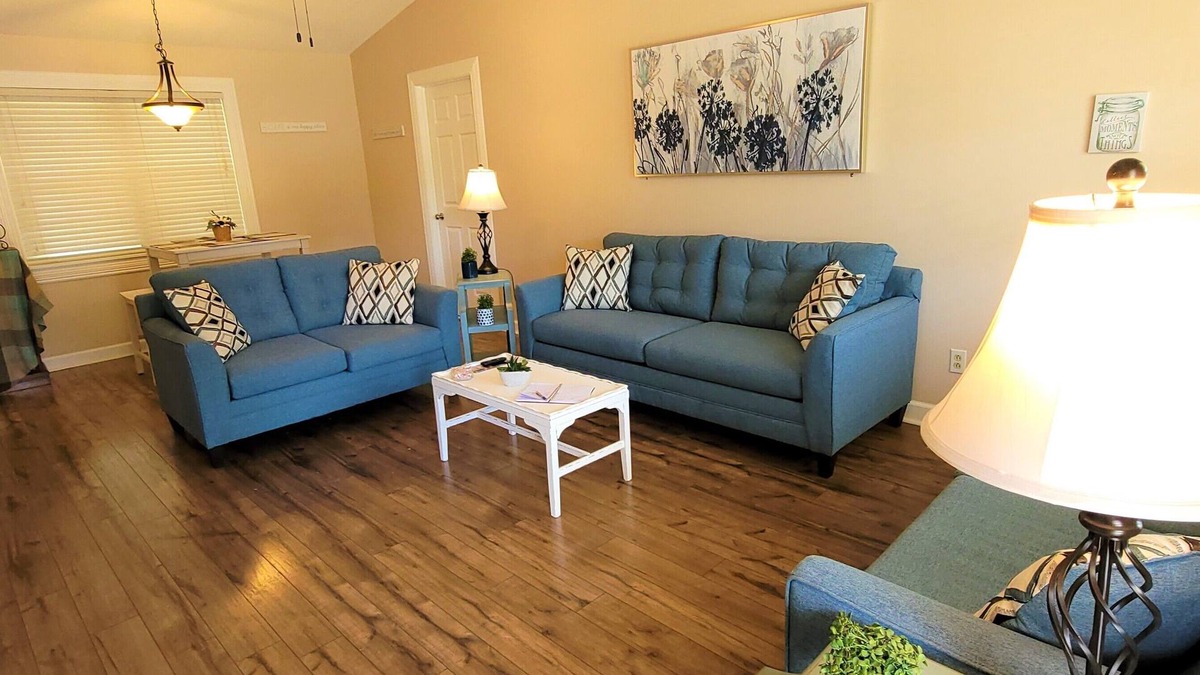 Athens House | 1 Bdrm home sleeps 2, 1 mile from I-65, Pets Stay Free, Fenced backyard