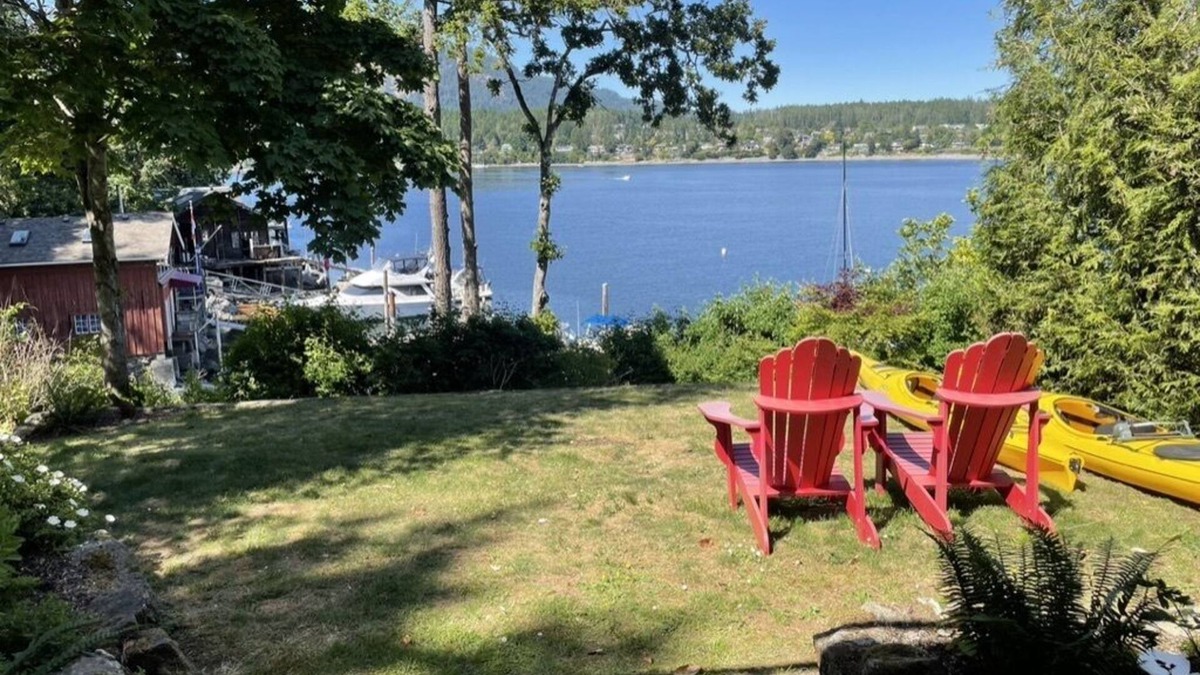 North Saanich House | 1 Bdrm Oceanfront B&B w ocean views and easy ocean access. Great for couple.