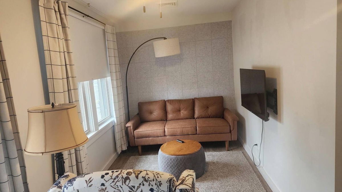 Ellwood City Apartment | 1 Bed/1 Bath 1 story stand alone apartment in residential area in Ellwood City