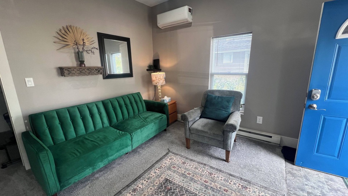 Cedar Rapids Apartment | 1 Bed 1 Bath Cozy Apartment NE CR Close to Coe College and Mt. Mercy University