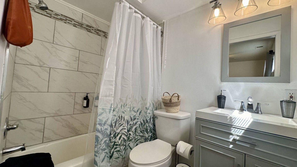 Livingston Park Apartment | 1 bed/1 bath furnished apartment mins from hospitals, sports & airport