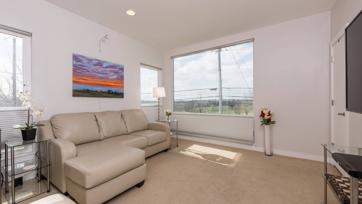 Hancock Apartment | 1 bed 1 bath modern flat right in Central Austin