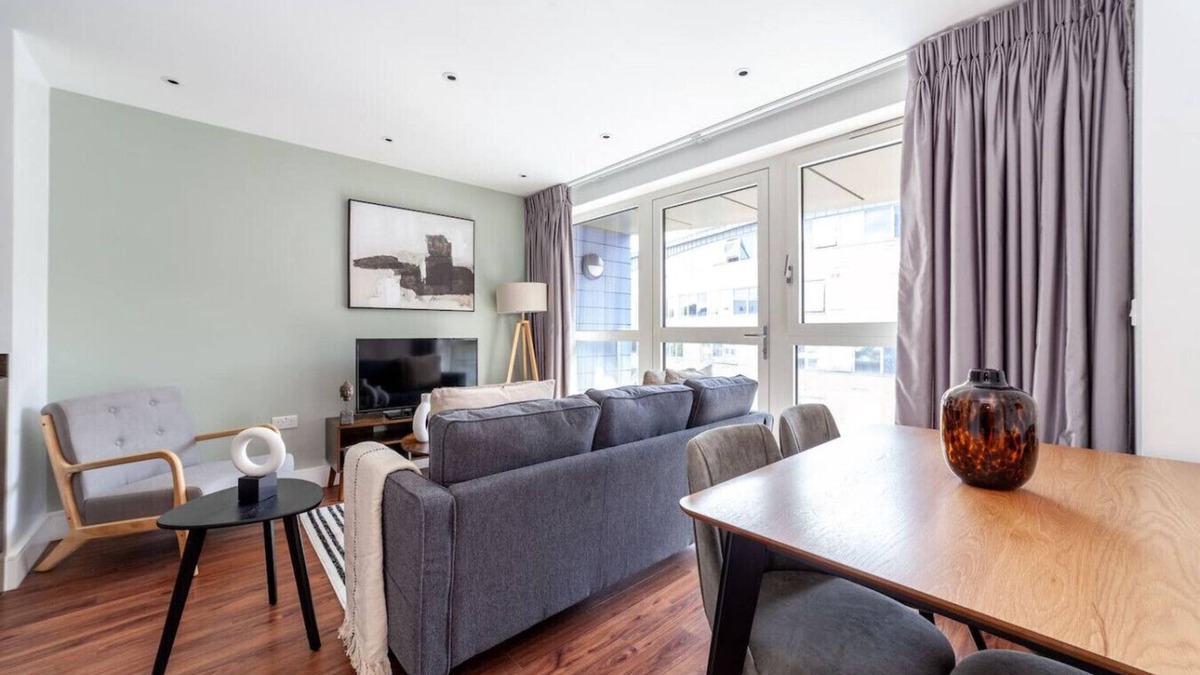Highbury West Apartment | 1 Bed Apartment in Highbury with Balcony