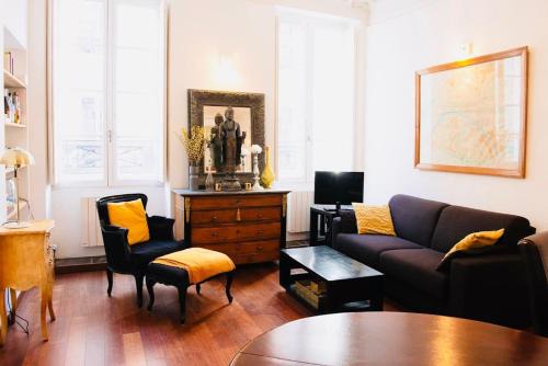 Quartier de la Porte-Saint-Denis Apartment | 1 Bed Apartment Sleeps 4 Mezzanine -WiFi -Tv
