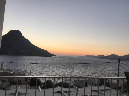 Massouri Apartment | 1 Bed Apt - Sleeps 2 - Free Parking - Sea View