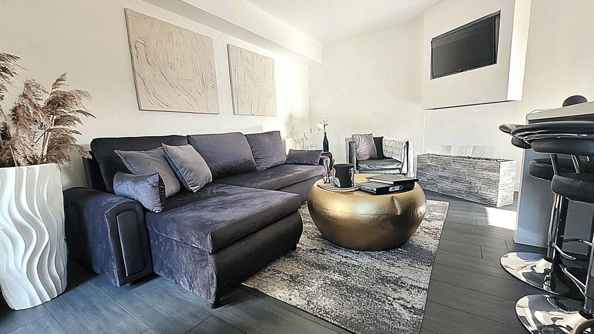 Branston House | 1 Bed Barn Retreat - Fireplace, Patio, Parking