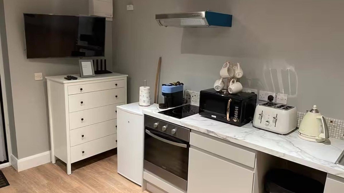 County Meath Apartment | 1-bed Cosy Country Retreat- Sleeps 5, Emerald Park