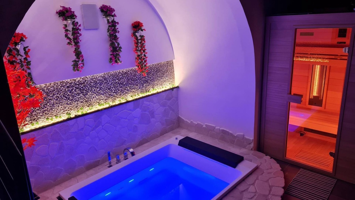 Montescaglioso Cottage | 1-Bed Cottage with indoor hot tub and sauna