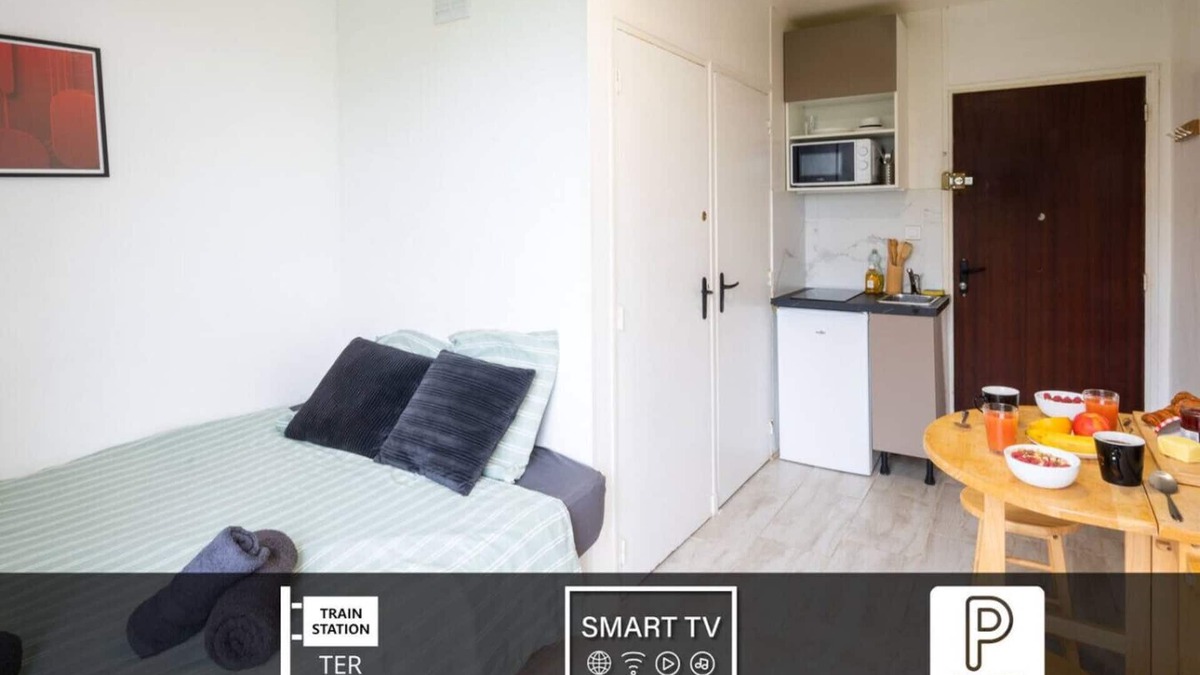 Evreux Apartment | 1-bed essentials