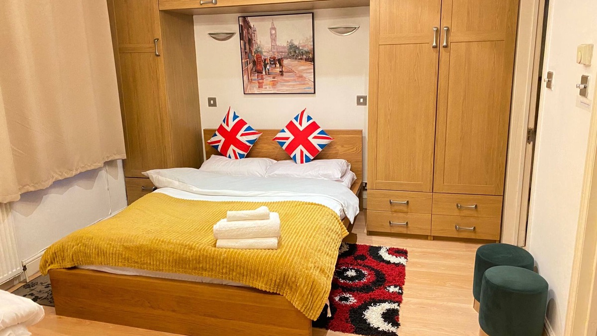 St. Johns Wood Apartment | 1 Bed Flat - Sleeps 3 - Wifi